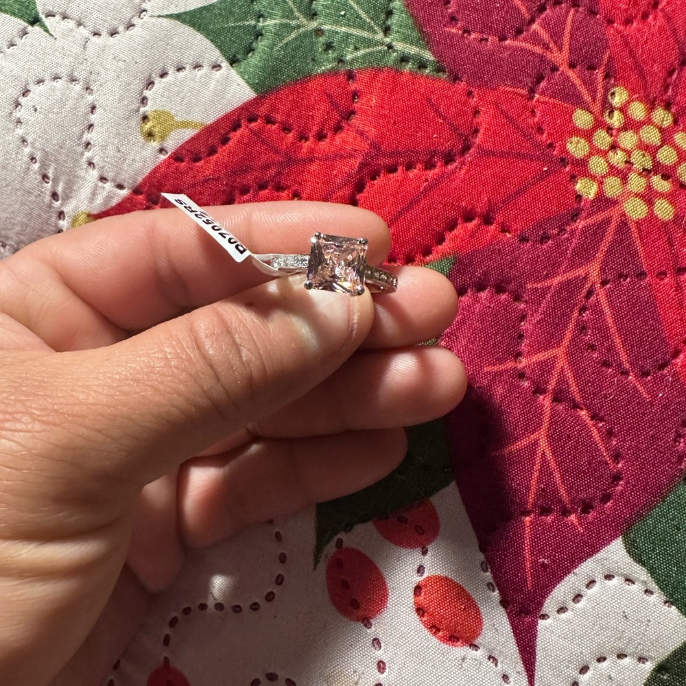 Ring - Picture 2 of 5